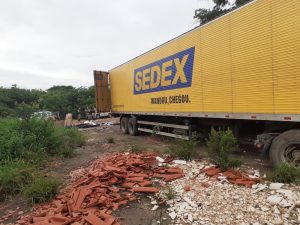 Polícia Federal deflagra operação contra grupo especializado em roubos de cargas dos Correios e do Mercado Livre na BR-251